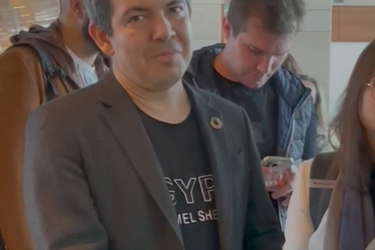 Vídeo: Randolfe imita Barroso e repete frase que virou meme na web