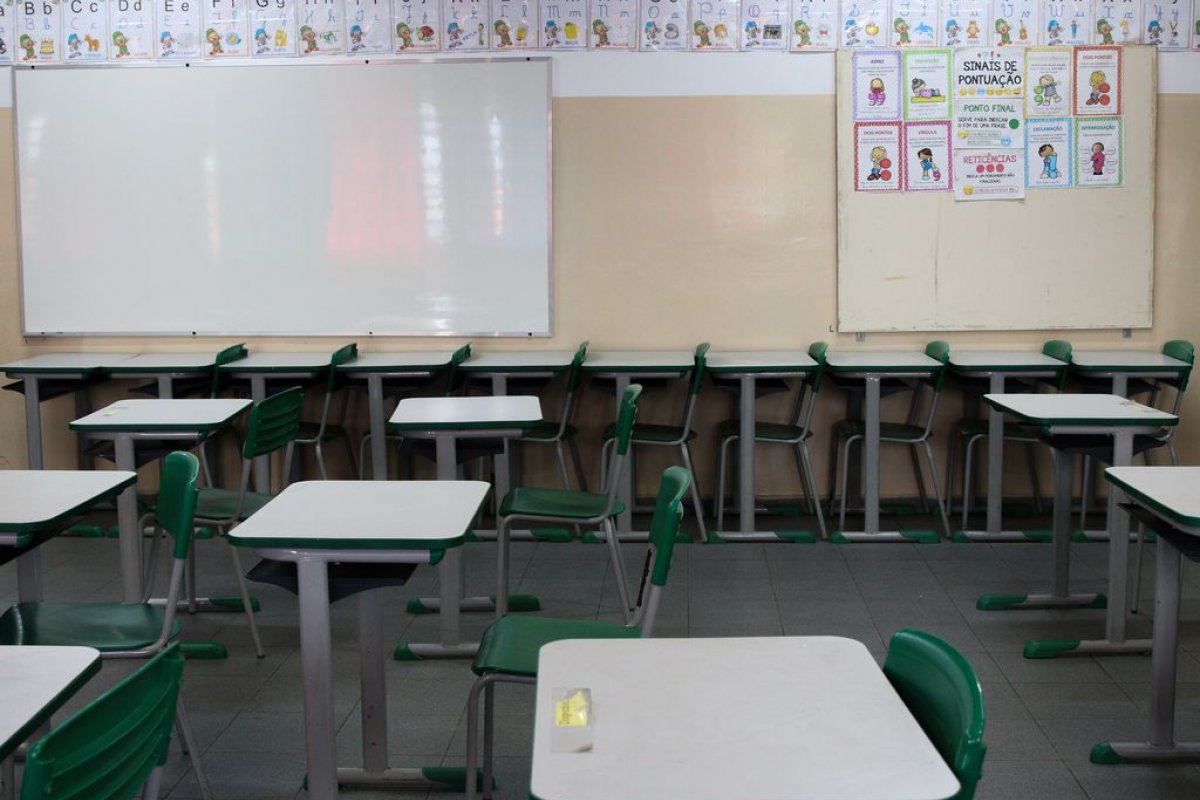 Secretaria de Educação informa que a renovação de matrícula da rede pública começa nesta segunda (21)