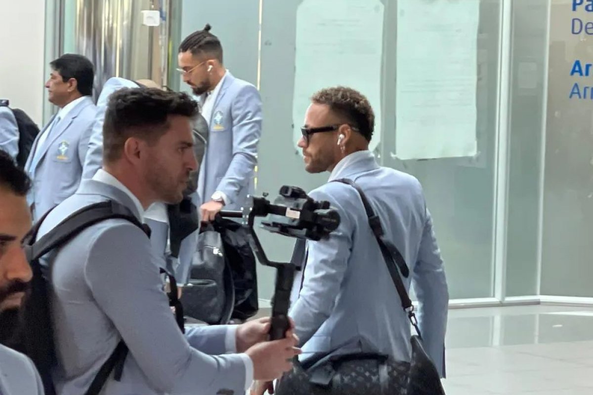 Rumo à Copa do Mundo, Seleção Brasileira embarca para o Catar   