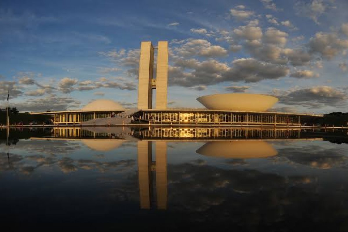 Câmara e Senado oficializam pedido para que salários de parlamentares e servidores tenham reajuste