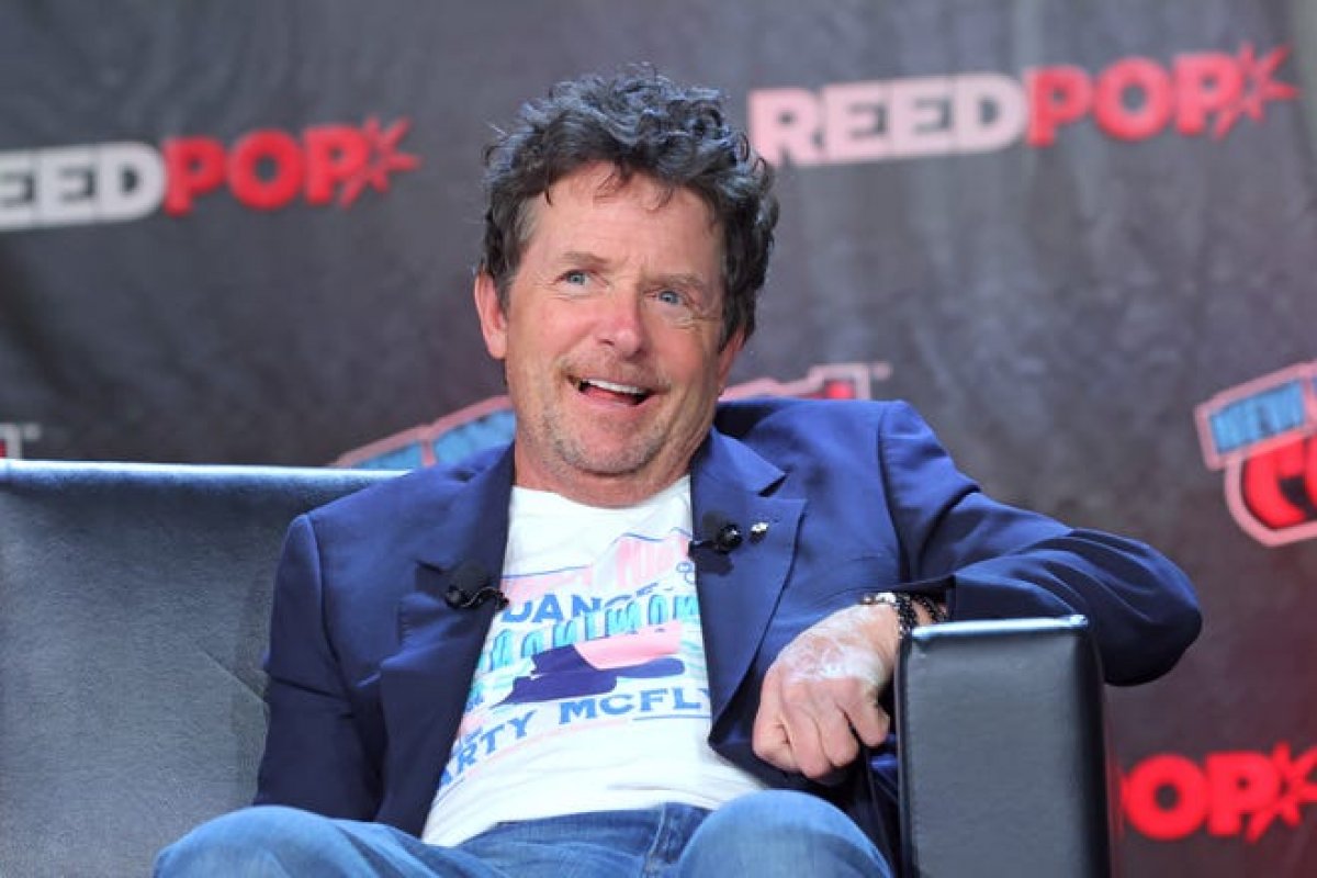 Michael J. Fox recebe Oscar por campanha para arrecadar fundos para as pesquisas sobre Parkinson