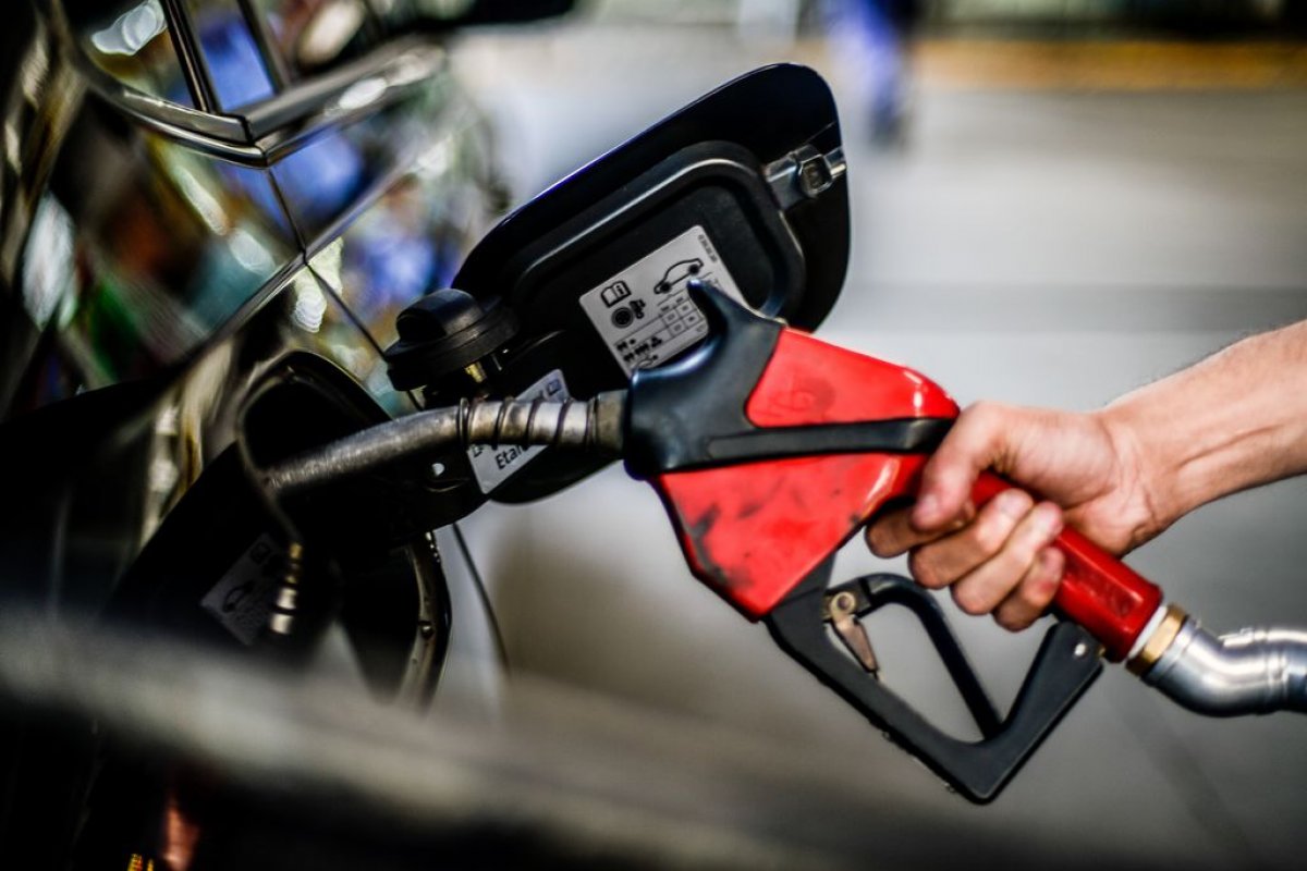Preço da gasolina sobe nos postos pela 6ª semana seguida