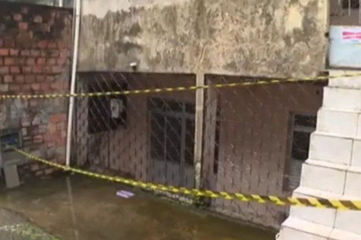 Codesal solicita evacuação de 13 casas após risco de desabamento de prédio no bairro do Pau Miúdo, em Salvador