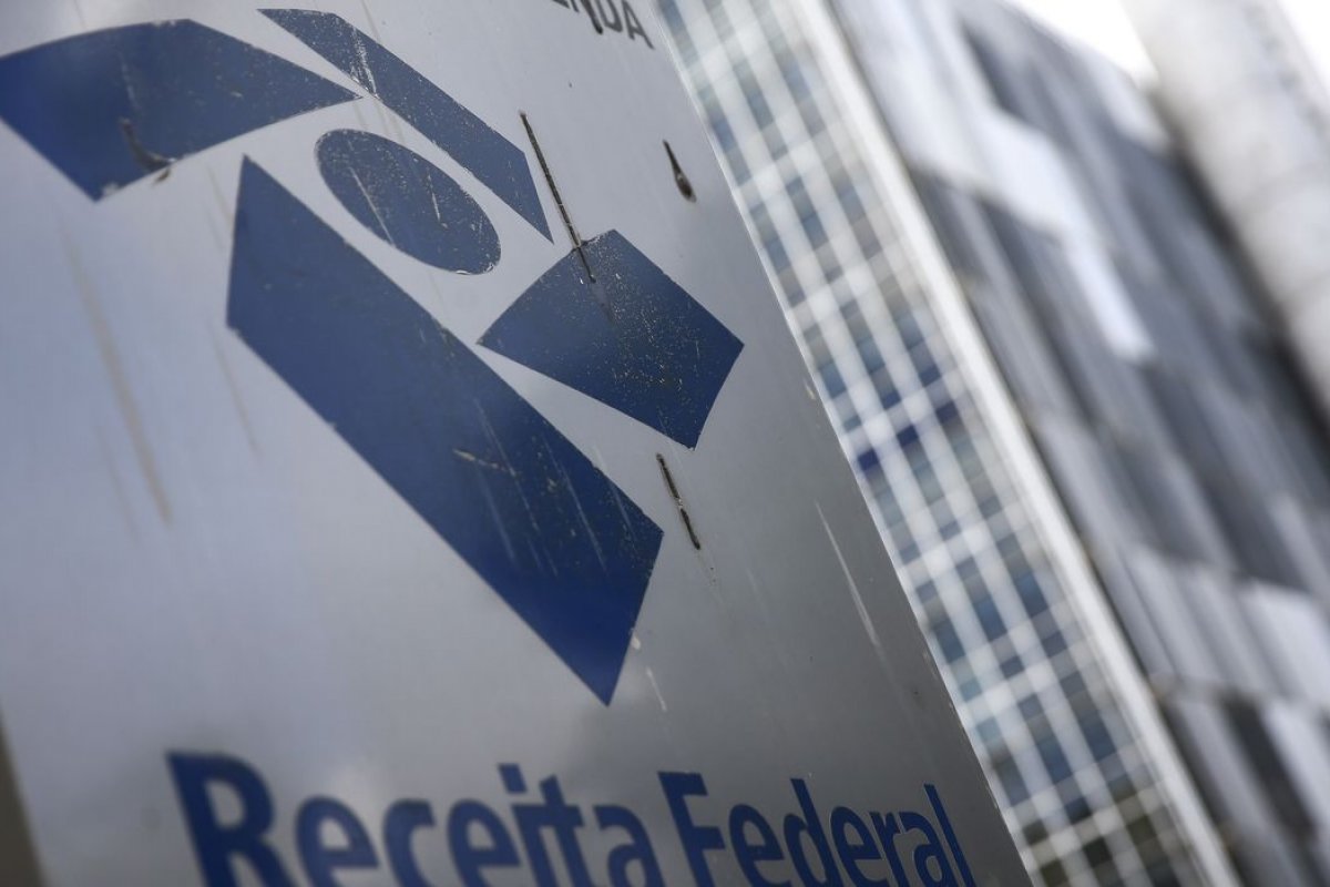 Receita abre consulta a lote residual de restituição do IRPF nesta quarta (23)