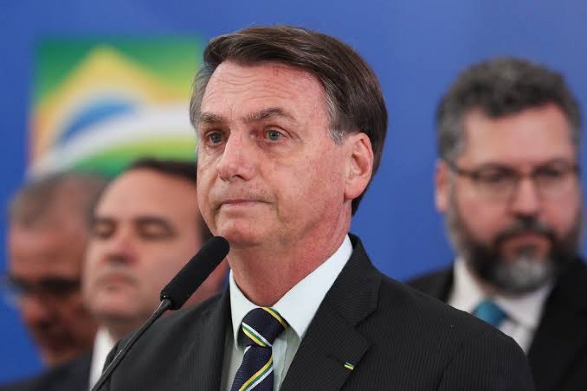 Bolsonaro volta ao Palácio do Planalto após 20 dias de reclusão