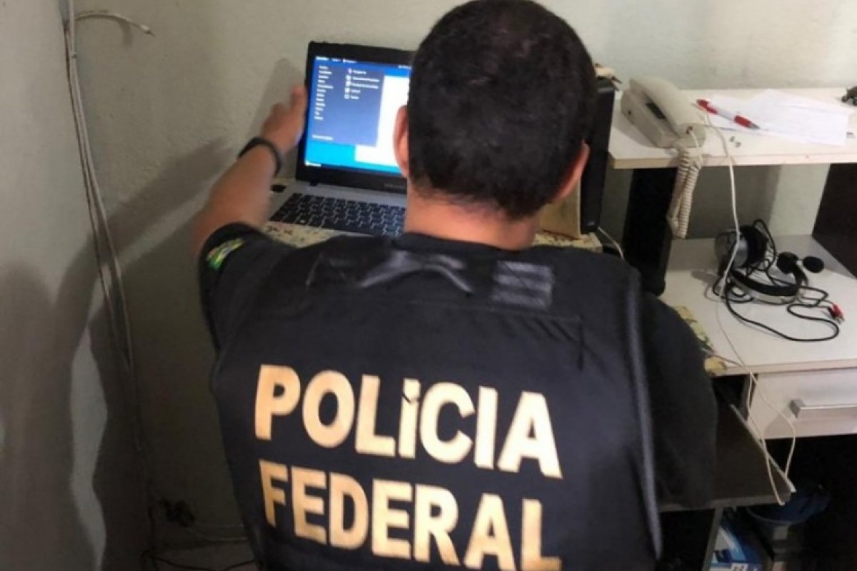 PF apreende celular e notebook de engenheiro suspeito de publicar pornografia infantil 