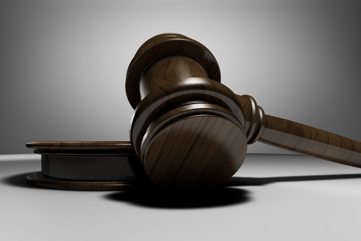 Mulher é condenada a 12 anos de prisão por homicídio de bebê 