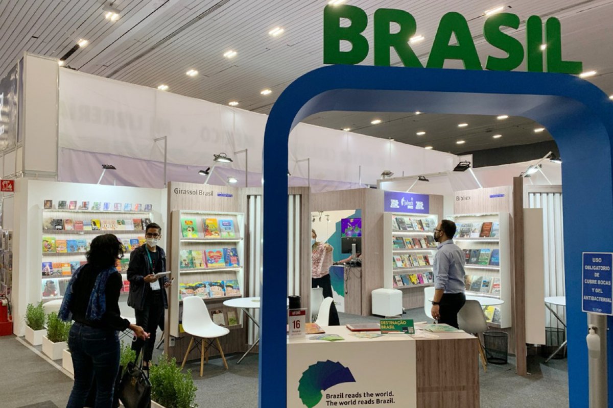 Empresas e autores brasileiros participam da Feira Internacional do Livro de Guadalajara 