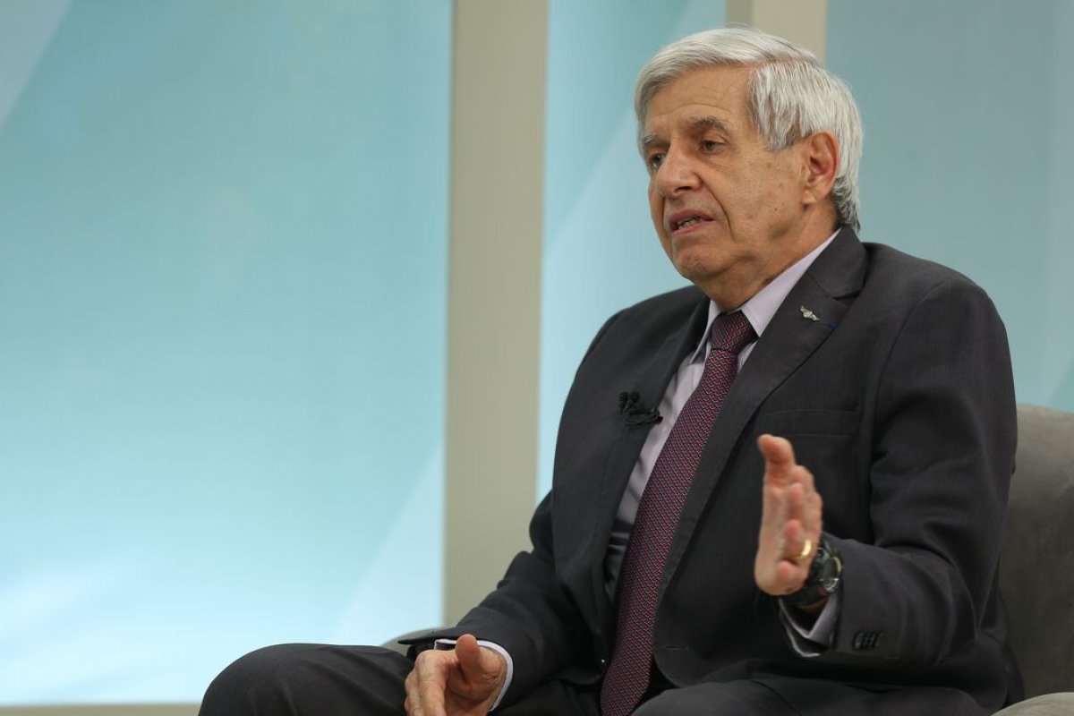 Câmara convoca Augusto Heleno para falar sobre atos no 7 de Setembro