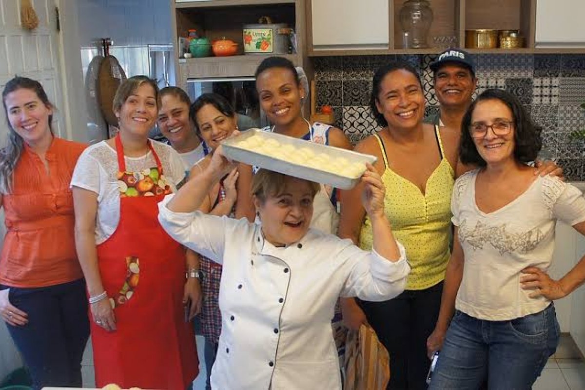Elibia Portela anuncia aulas online e presencial para ensinar o famoso Pãozinho Delícia da Bahia!
