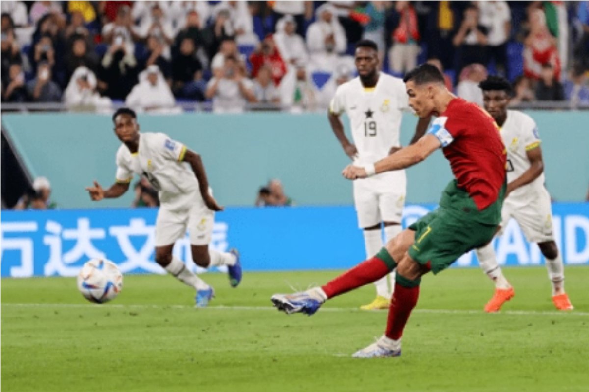 Cristiano Ronaldo se torna primeiro jogador a marcar gols em cinco copas diferentes
