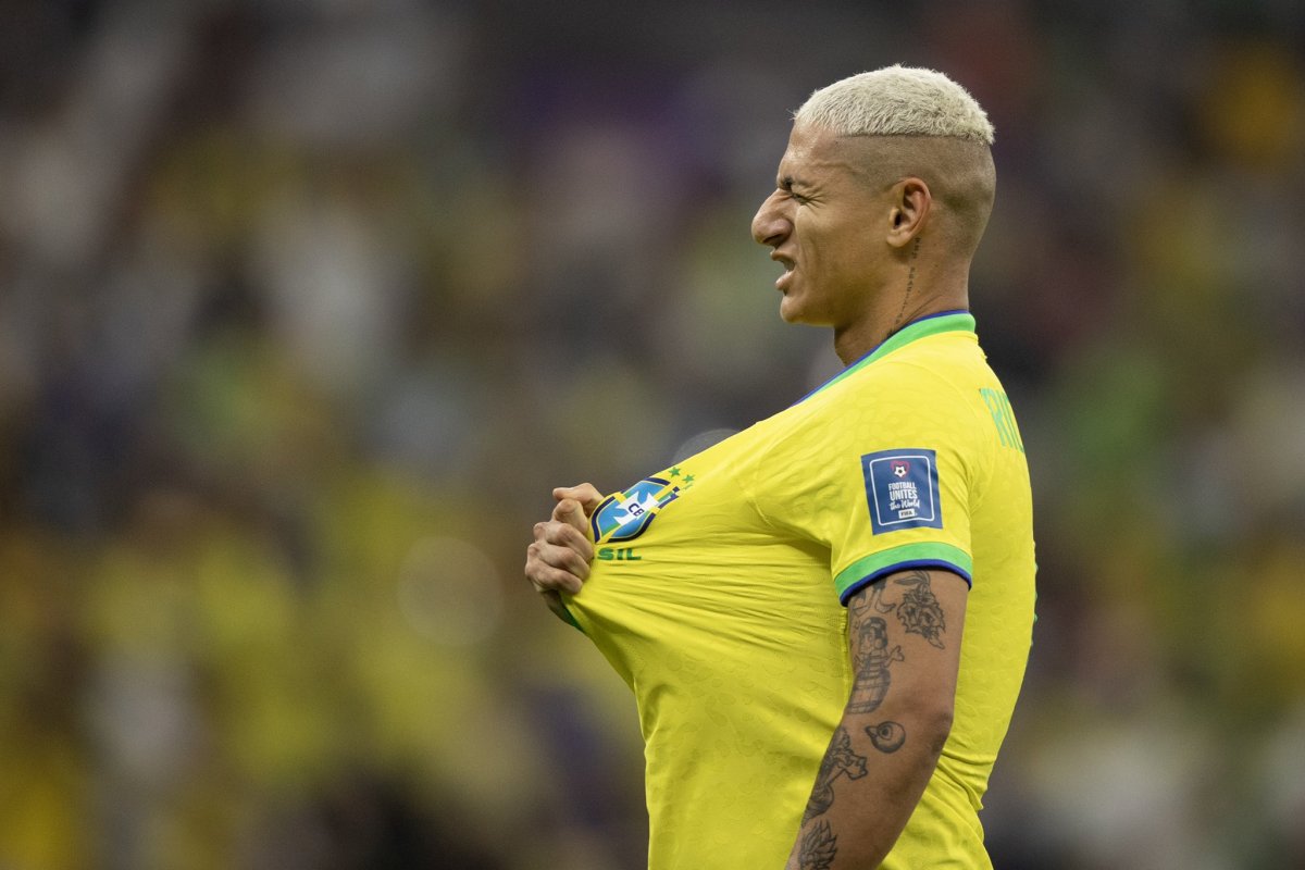 Brasil vence Sérvia por 2 a 0 em jogo de estreia na Copa do Mundo