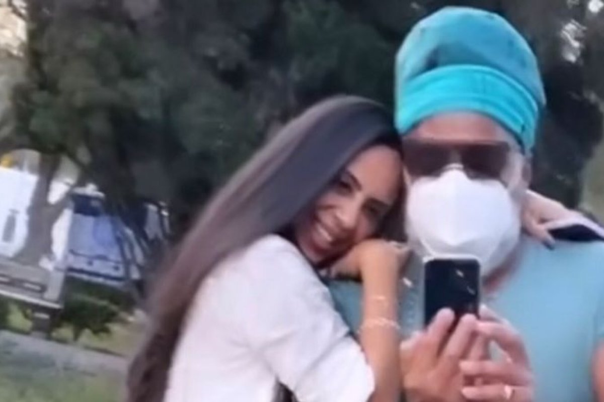 Esposa de Carlinhos Brown, celebra os 60 anos do cantor com post emocionante! 