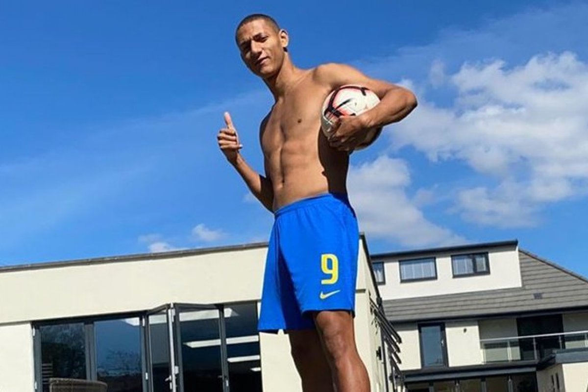 Após gols na estreia do Brasil na Copa, Richarlison ultrapassa 10 milhões de seguidores