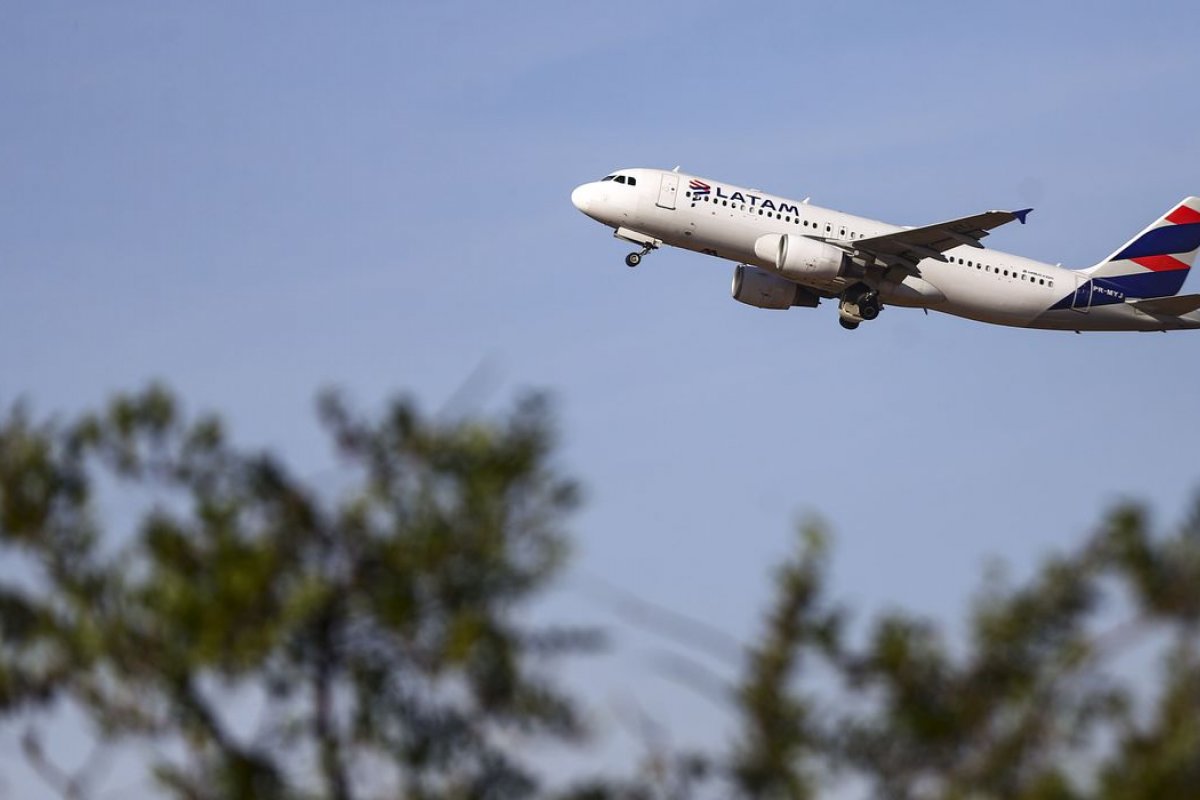 Malha aérea da alta temporada 2022/2023 tem 163,3 mil voos no Brasil