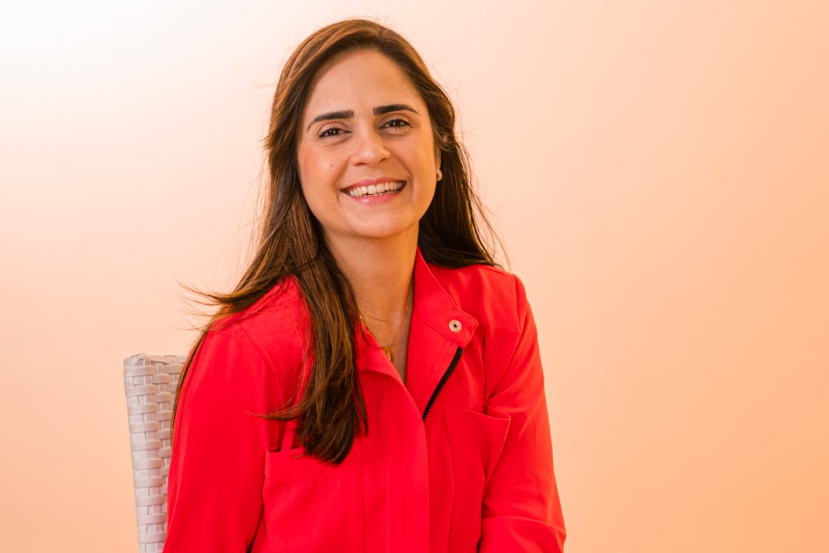 Escritora baiana lança livro de desenvolvimento da Coragem com prefácio de Luiza Helena Trajano! 
