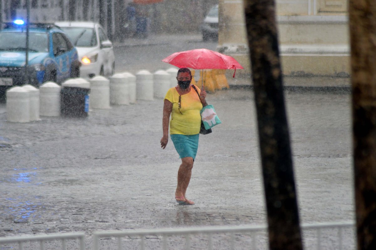 Defesa Civil Nacional alerta para chuvas intensas na Bahia durante fim de semana