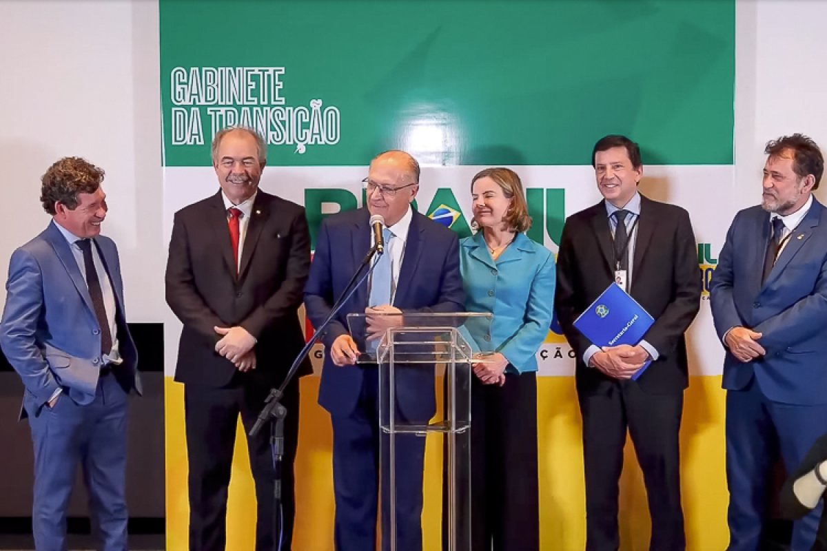 Grupo de transição de Lula tem 67 pessoas que são ou já foram investigadas