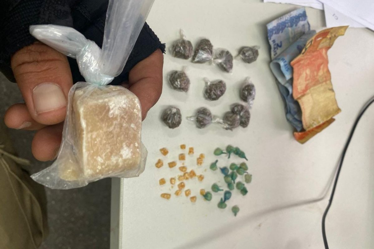 Homem é preso ao tentar vender drogas no Pelourinho, em Salvador
