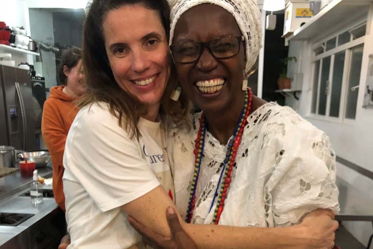 Chefs Carol Brandão e Solange Borges fazem Caruru em prol da Casa do Dendê! 