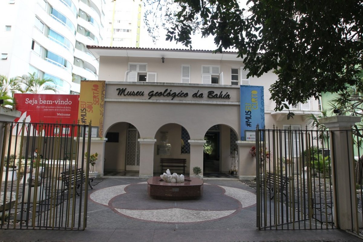 Museu Geológico da Bahia reabre com acervo de 20 mil peças 