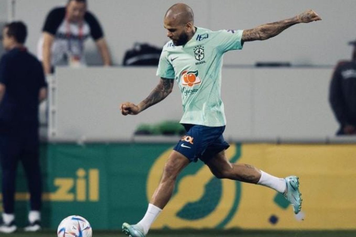 Daniel Alves será o capitão da Seleção Brasileira no duelo contra Camarões