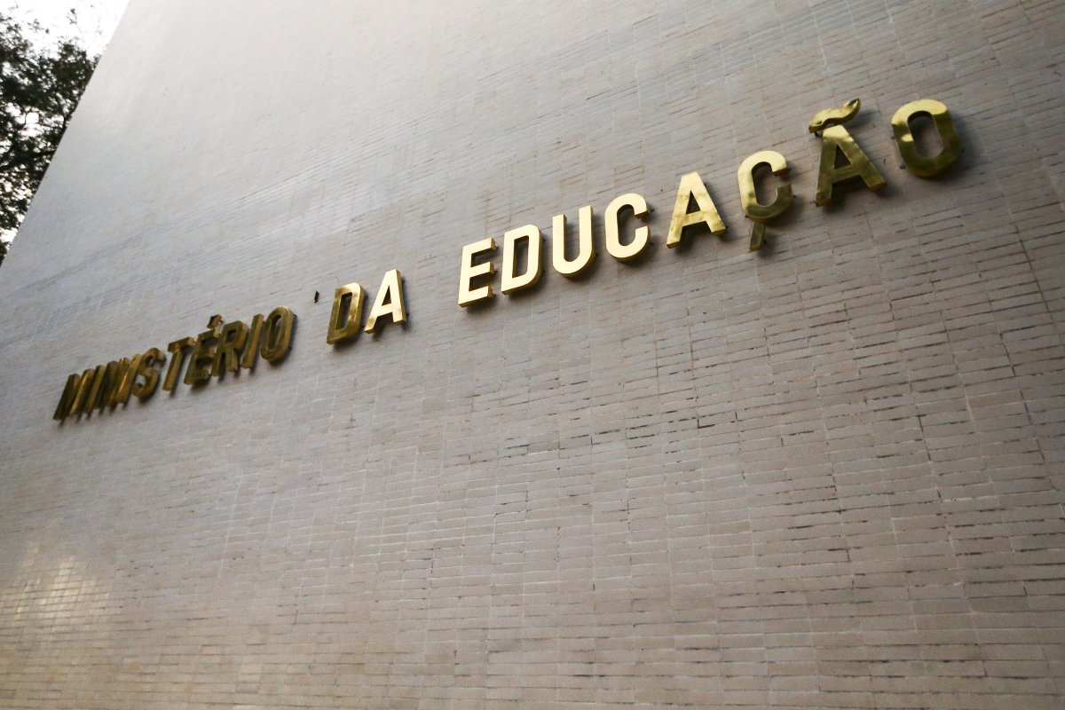 Governo faz novo bloqueio de verbas das universidades federais 6 horas após liberar recursos 