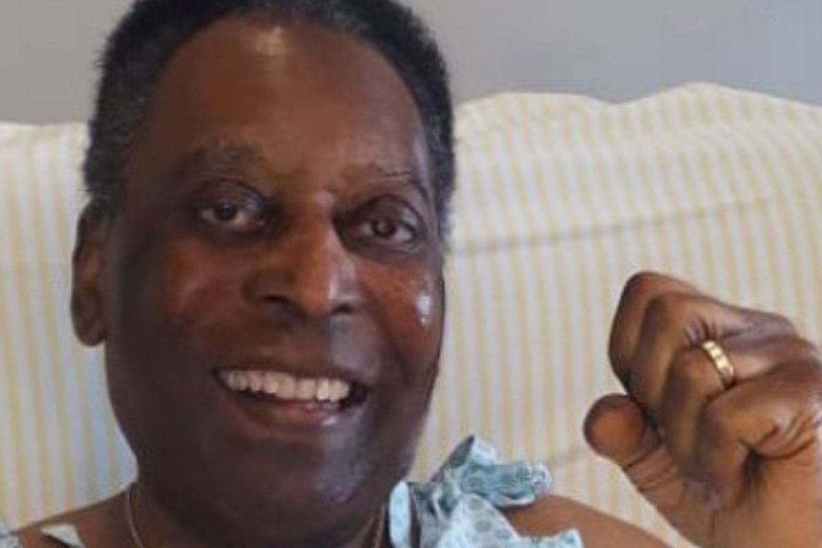 Pelé é diagnosticado com infecção respiratória 