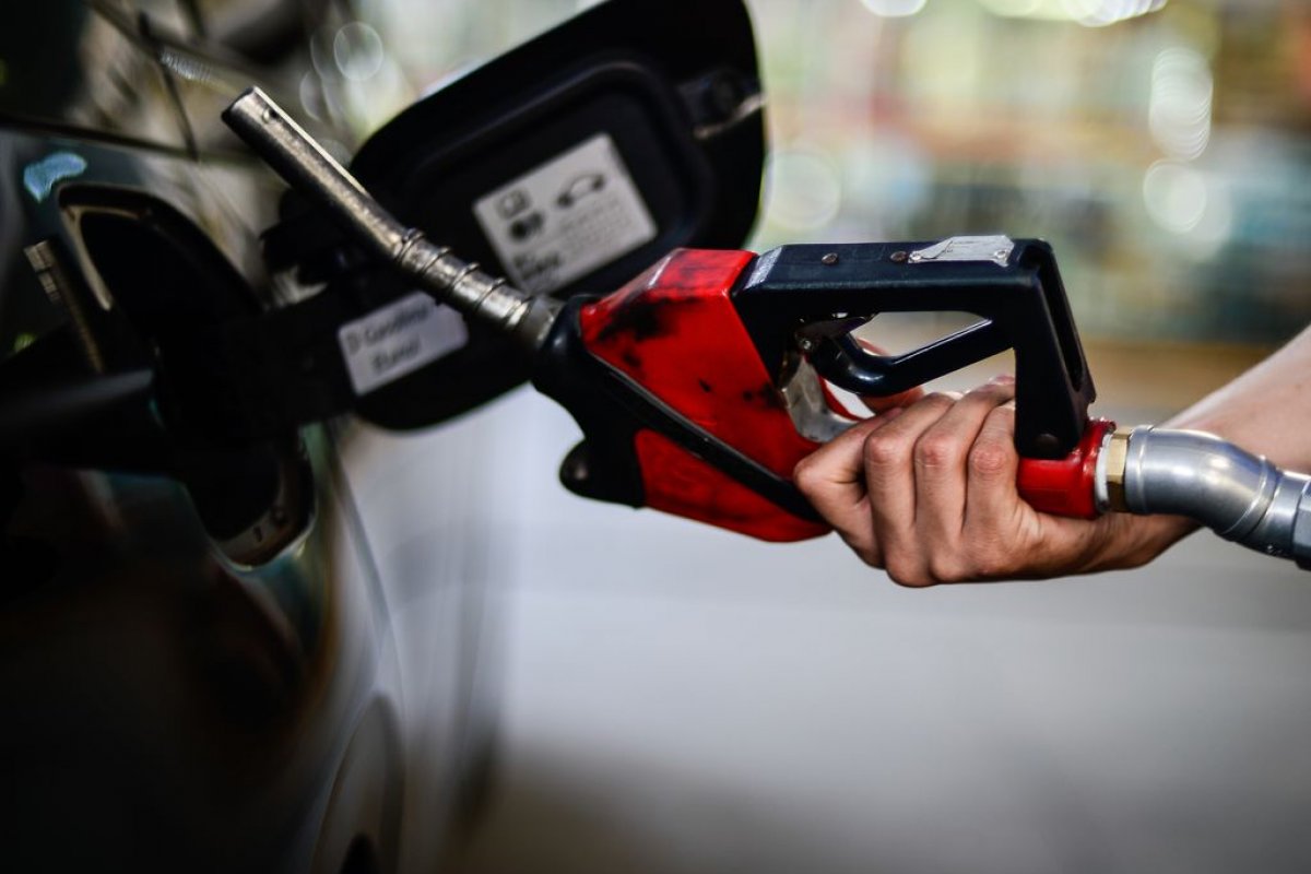 Gasolina tem queda de 0,19% nos postos e preço do gás de cozinha se mantém estável