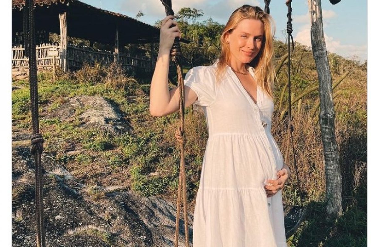 Atriz Fiorella Mattheis, que está grávida de herdeiro da TV Globo, exibe barrigão! 