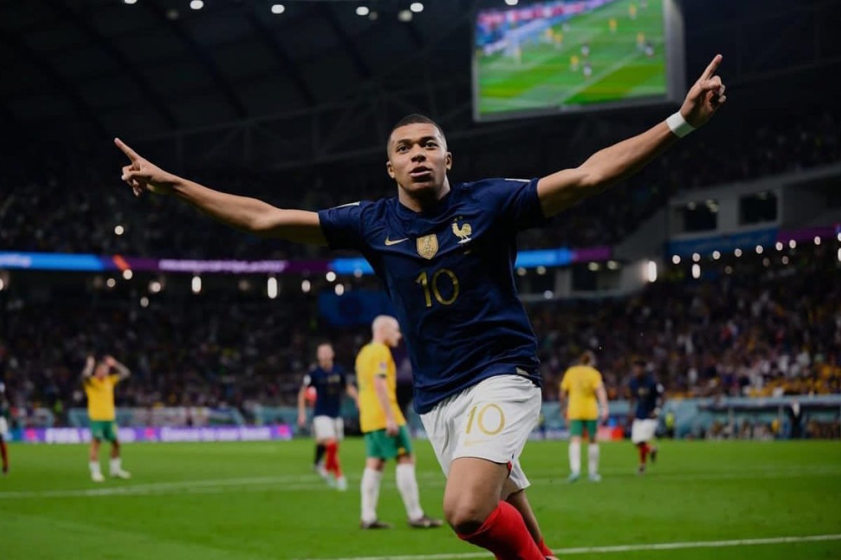 Oitavas de final da Copa deste domingo tem duelo entre Mbappé e Lewandowski