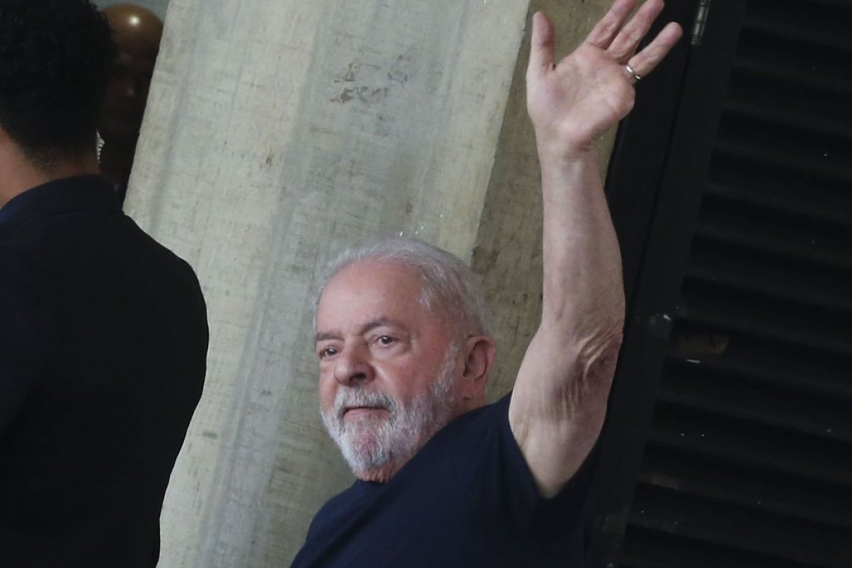 Maioria dos cotados a assumir ministérios no governo Lula são homens brancos, diz colunista
