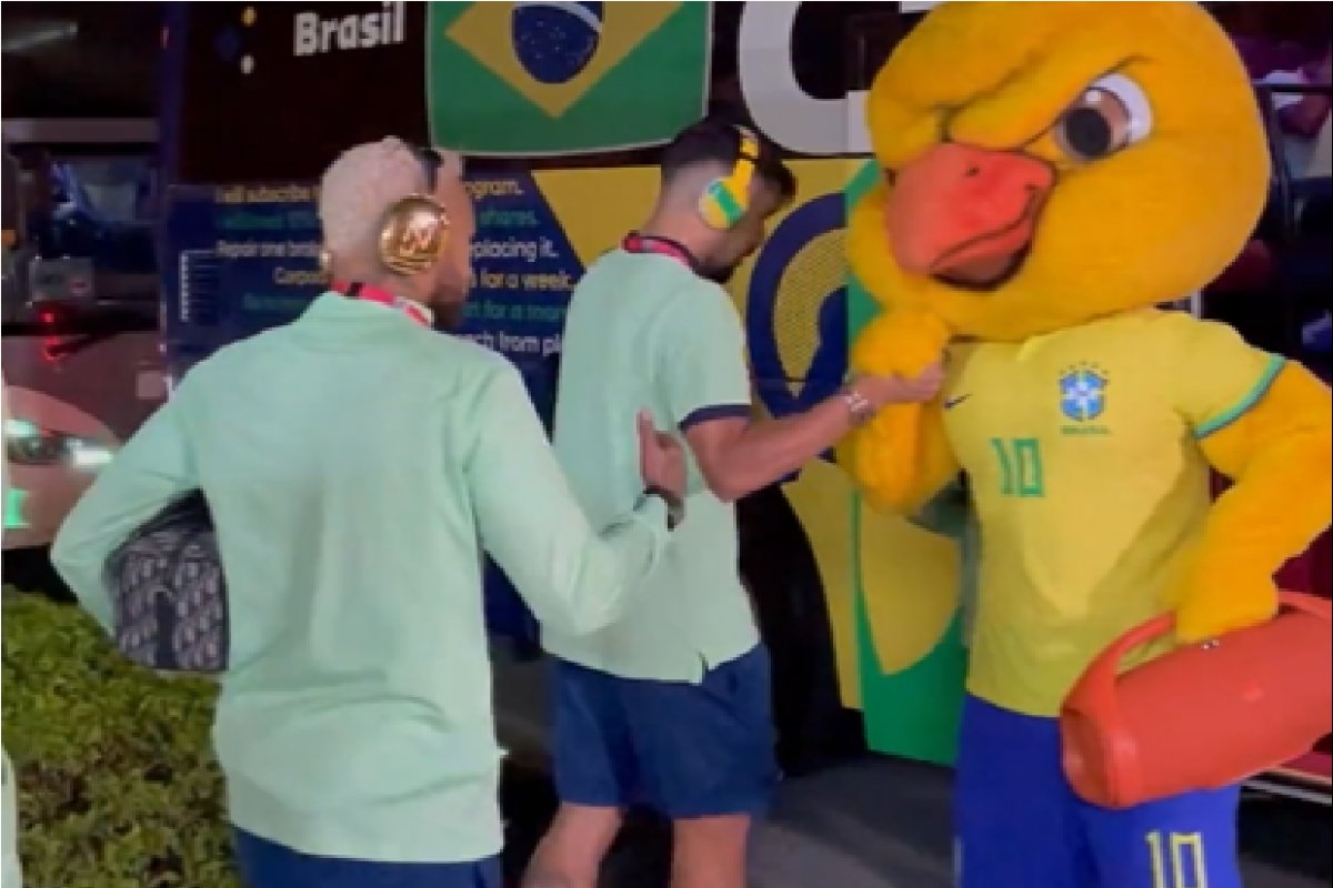 Vídeo: Seleção Brasileira já está a caminho do Estádio 974 para enfrentar a Coreia do Sul