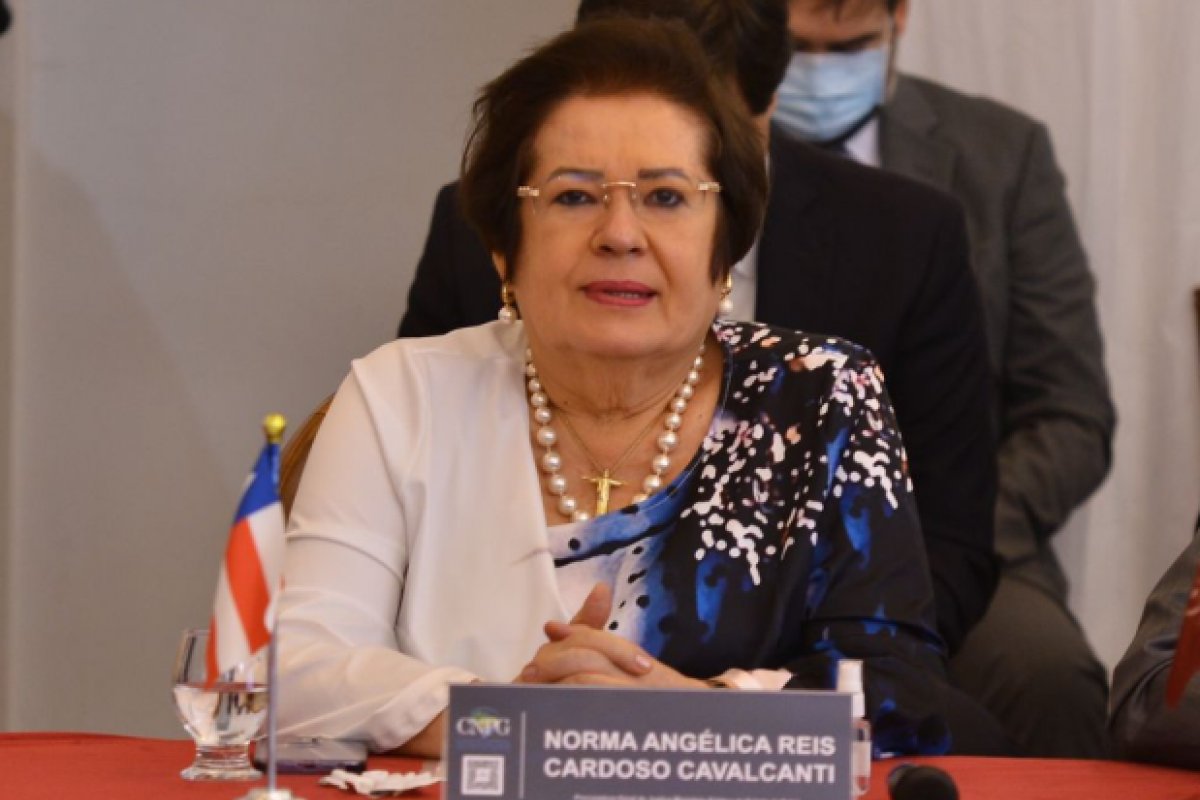 Câmara Municipal entrega título de Cidadã para a Procuradora Geral da Bahia