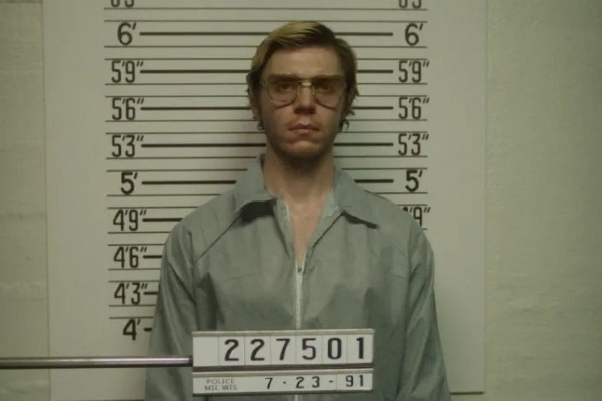 Série sobre Jeffrey Dahmer ultrapassa um bilhão de horas assistidas