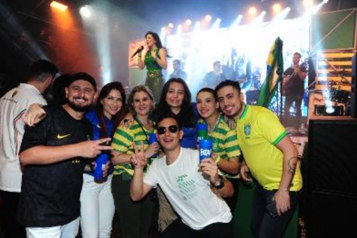 Jogo Brasil e Coreia do Sul reúne torcedores em mansão da capital paulista! 