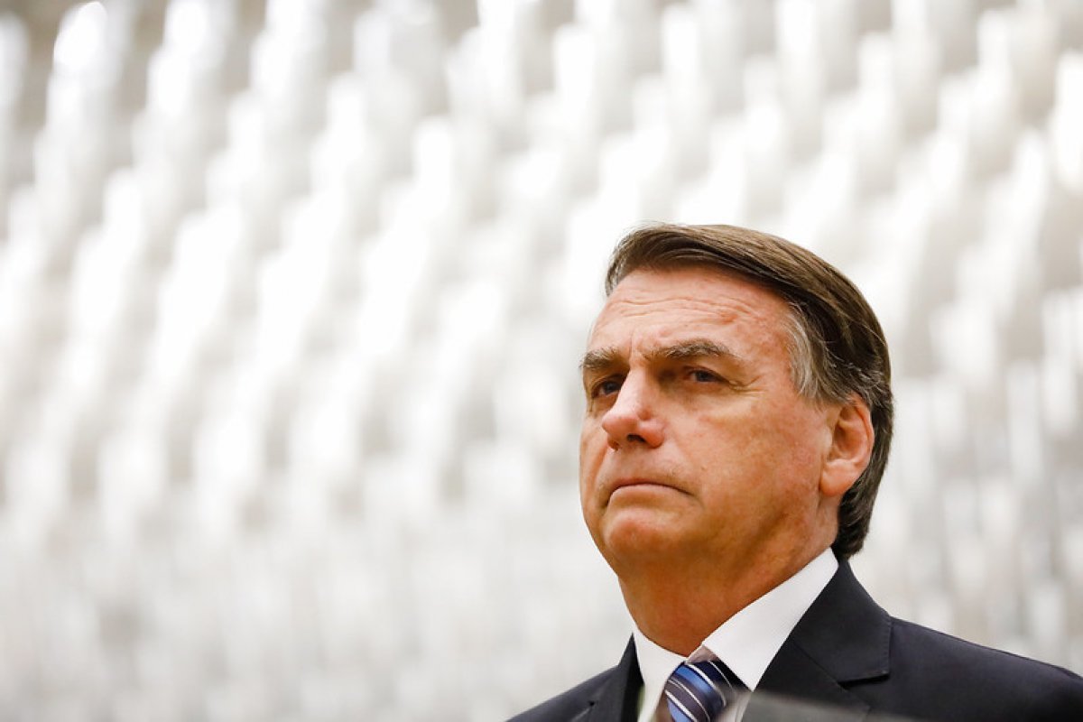 Bolsonaro comparece a posse de novos ministros do STJ, mas não discursa