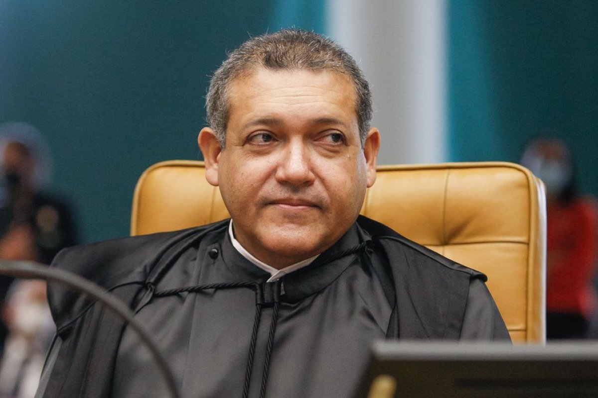 Nunes Marques envia pedido de Bolsonaro à PGR para investigar Gleisi e Lula