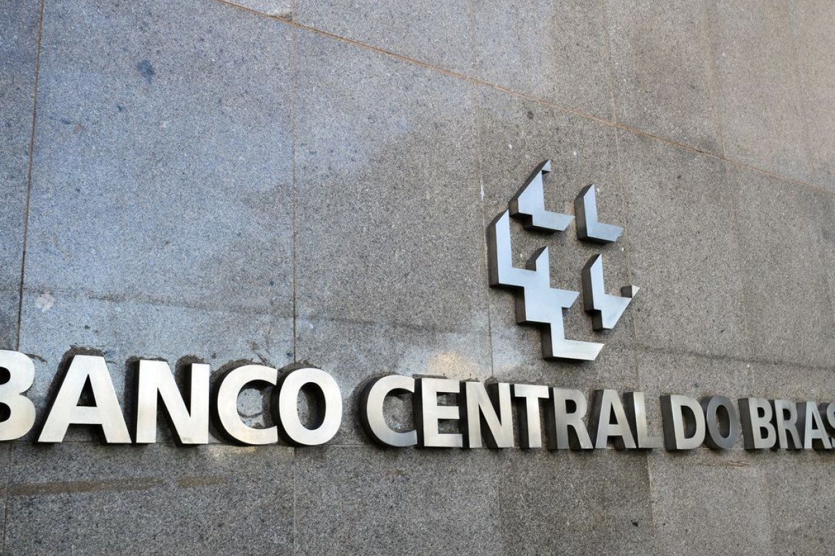 BC emite comunicado e sobe tom para riscos fiscais