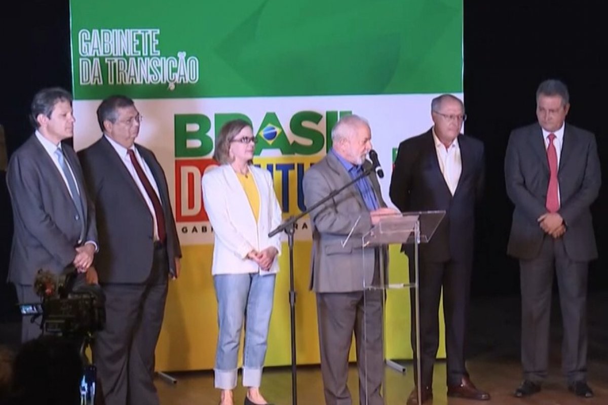 Lula anuncia primeiros nomes de ministros para seu terceiro mandato 