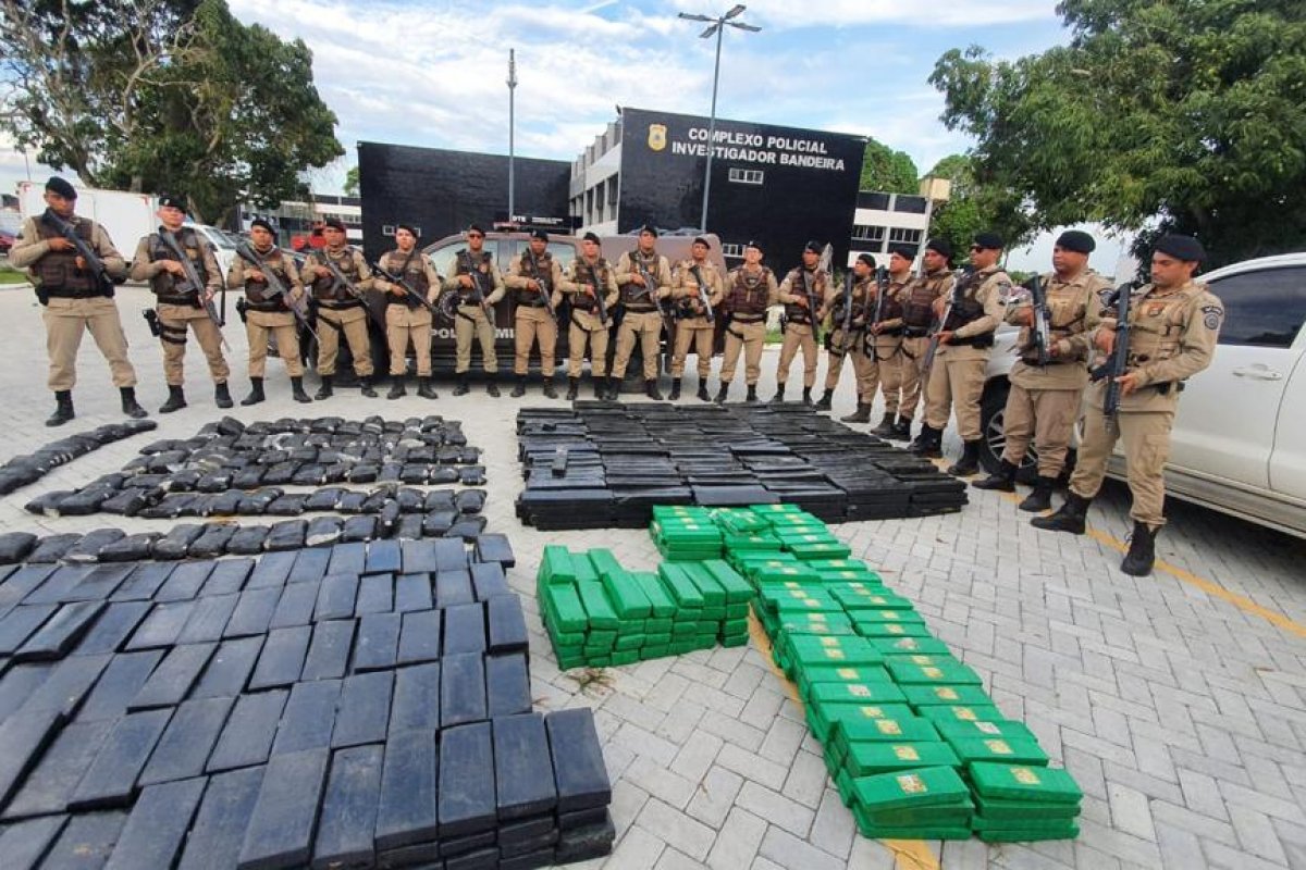 PM apreende cerca de uma tonelada e meia de maconha em Feira de Santana