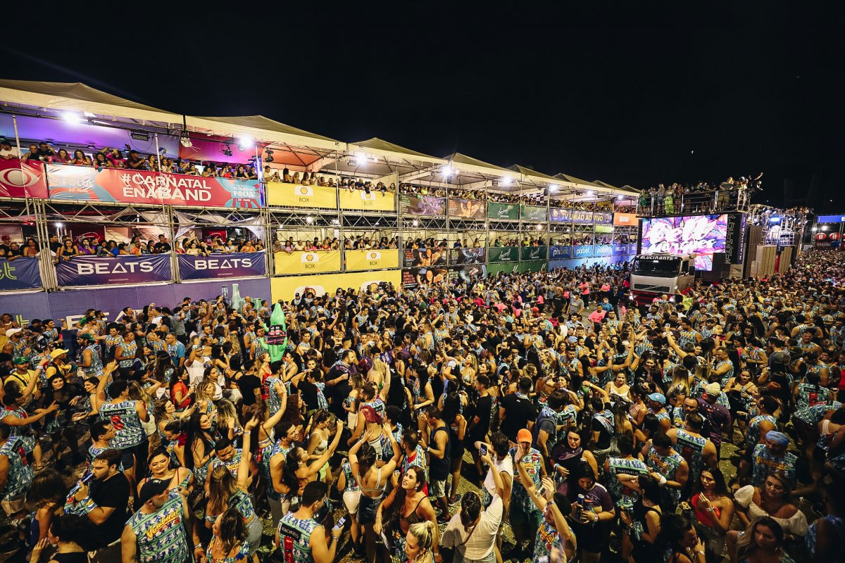 1ª noite do Carnatal traz novidades de Claudia Leitte, Nattan e Felipe Amorim no bloco Hype e Bell Marques, Rafa e Pipo agitando o corredor da folia!