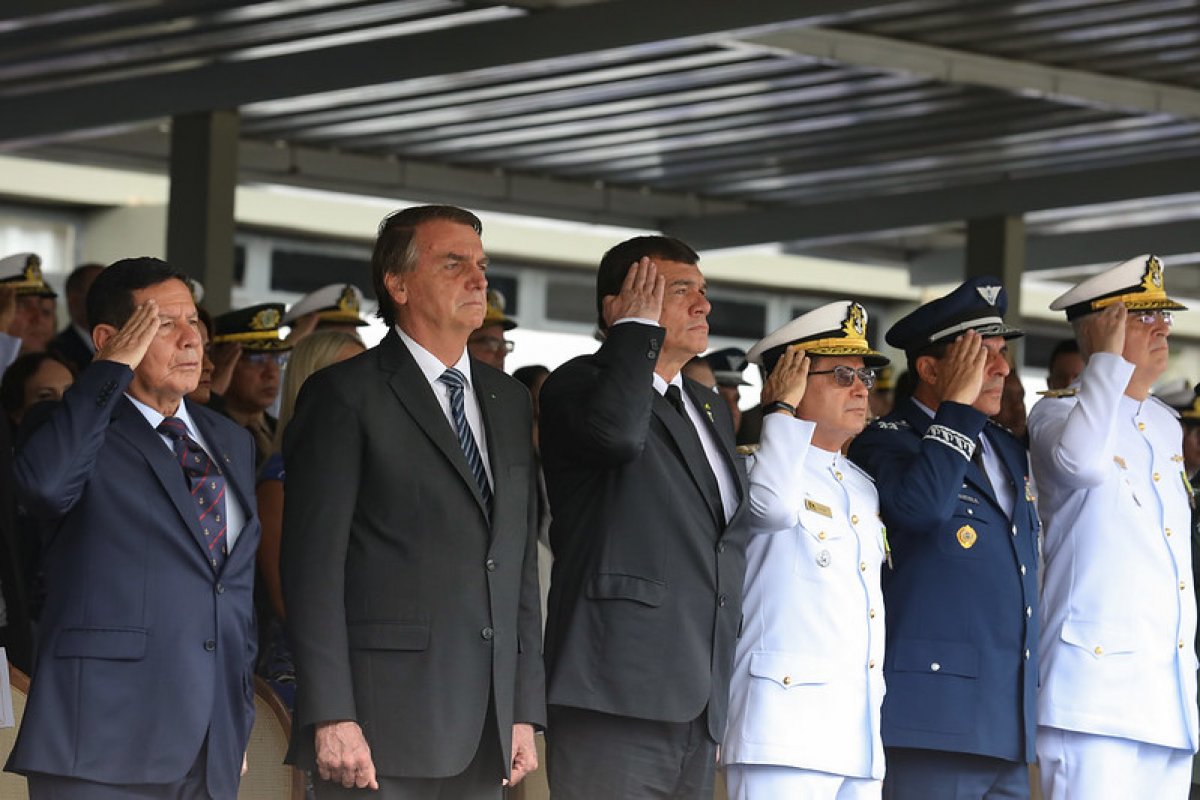 Bolsonaro diz que Brasil confia na atuação das Forças Armadas