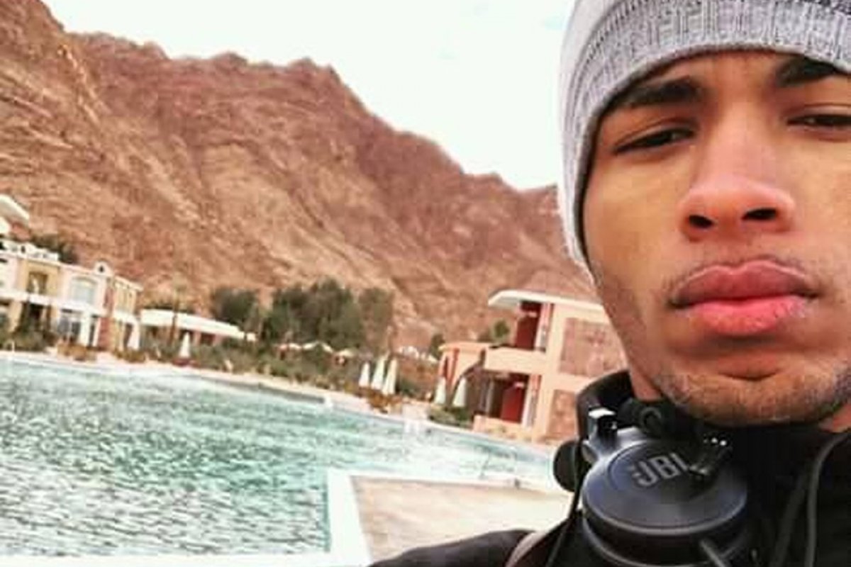 DJ Rennan da Penha deixa presídio em Bangu 