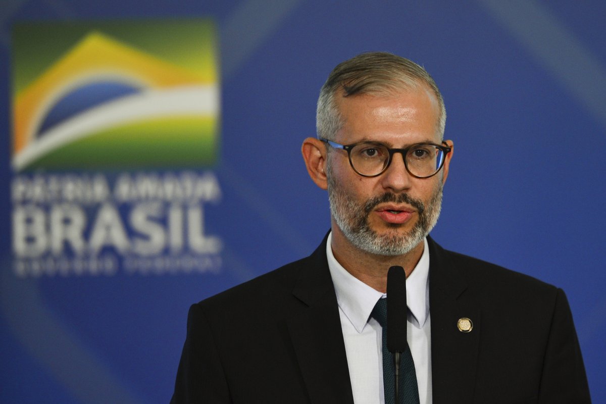 Governo liberará R$ 2 bilhões do Orçamento para a Educação, diz ministro Victor Godoy 