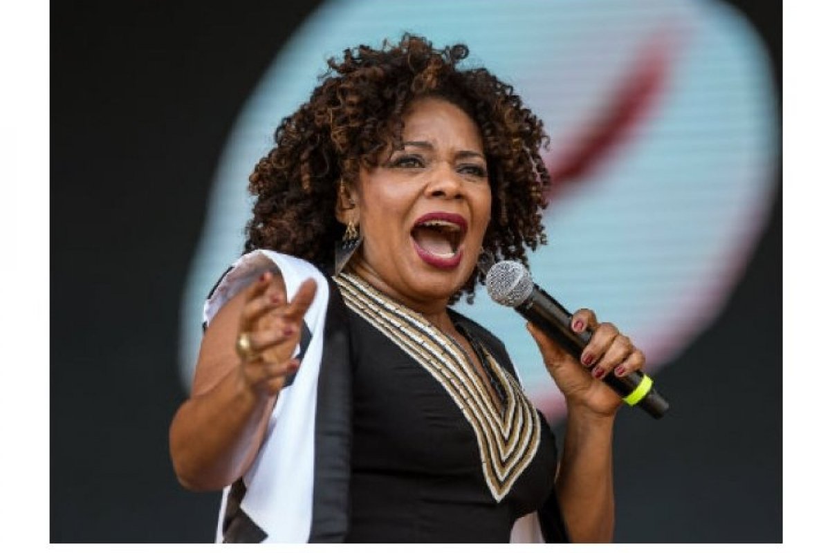 Margareth Menezes se apresenta neste sábado na capital baiana! 