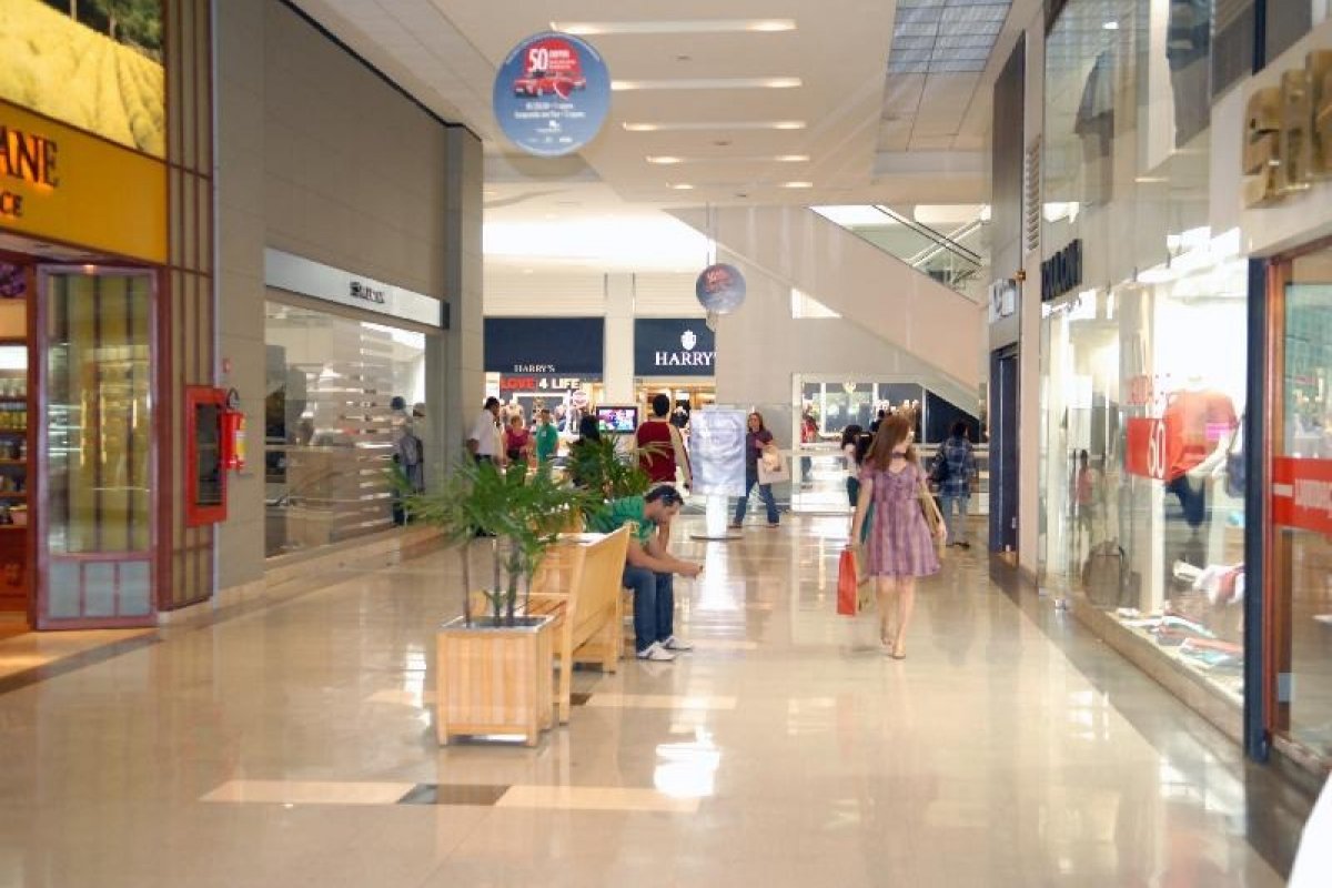 Shoppings de alta renda são mais resistentes no período de juros altos, aponta Safra