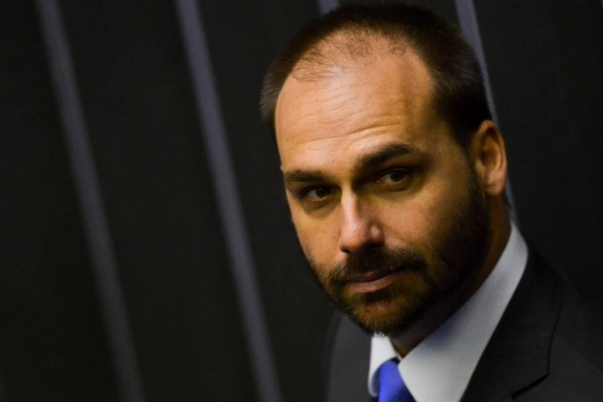 Eduardo Bolsonaro e outros três deputados têm contas rejeitadas pelo TRE-SP 