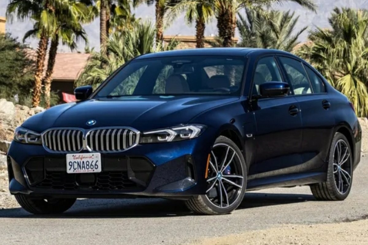BMW série 3 ganha versão híbrida plug in importada da Europa 