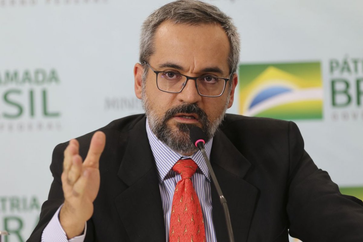  Ministro da Educação pode ser processado por reitores das universidades federais